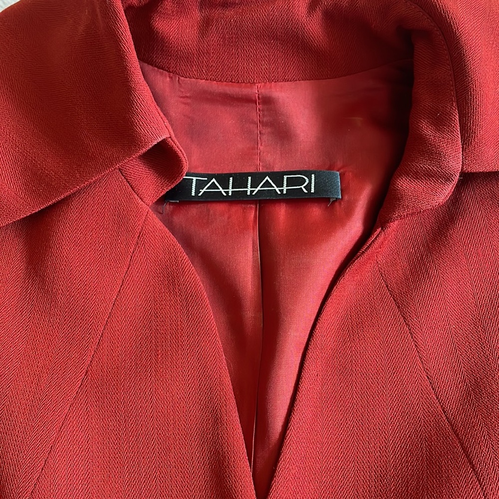 VINTAGE 90’s TAHARI wool suit. Size 8. - Picture 3 of 8